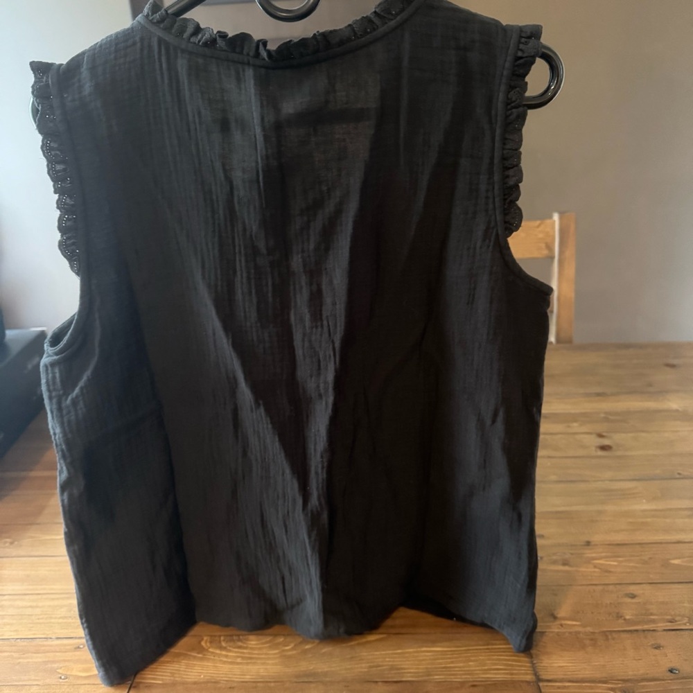 Women's Black Sleeveless Top - Picture 3 of 3